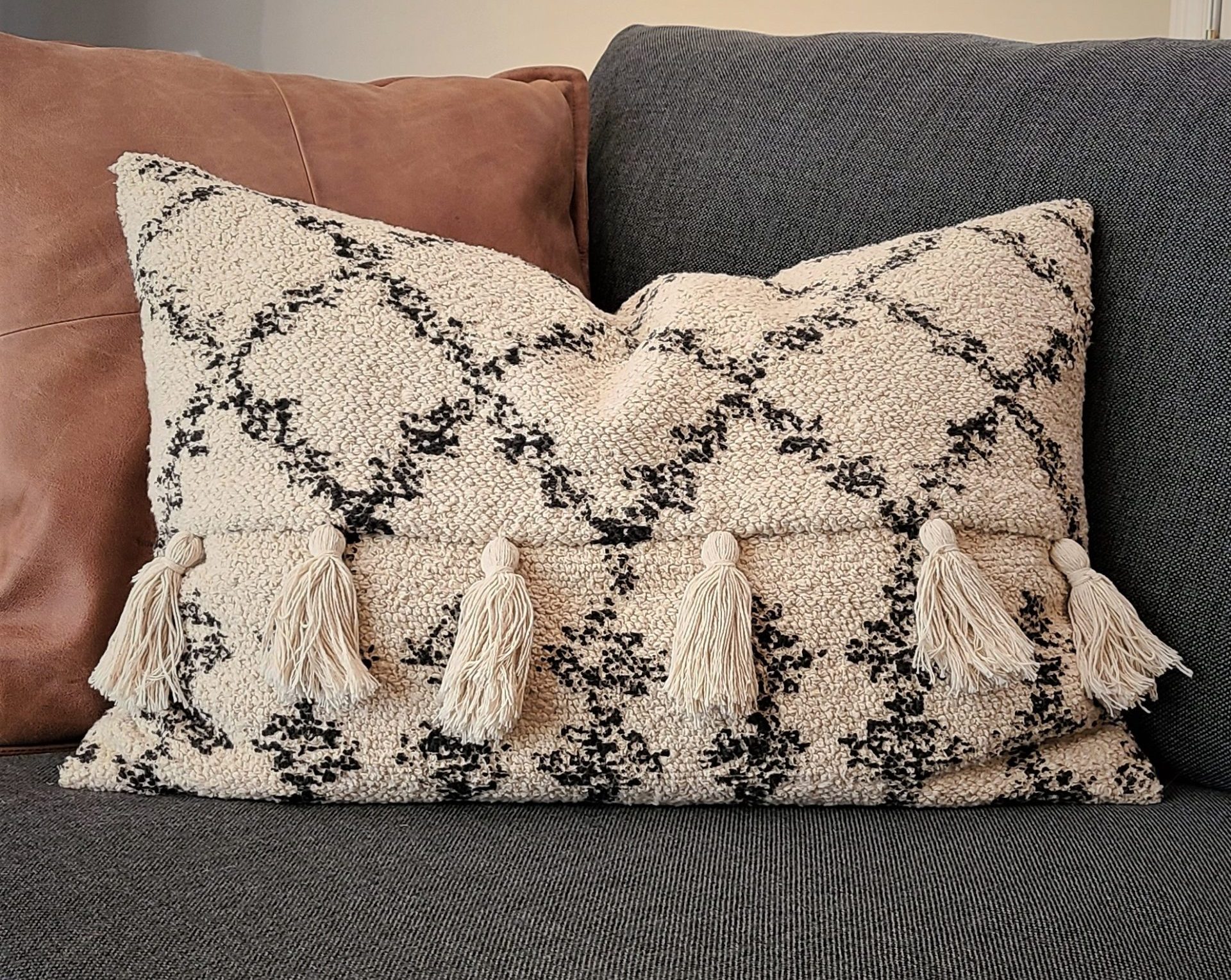 DIY Pillow: Rug Pillow with Tassels
